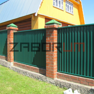 Забор из профнастила зеленый фото